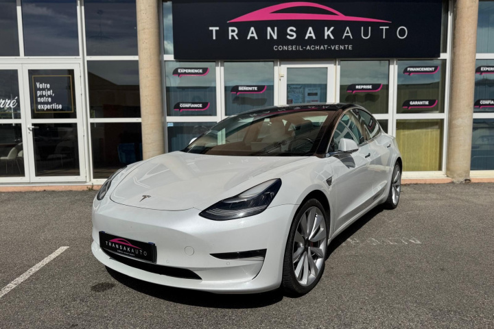 TESLA MODEL 3